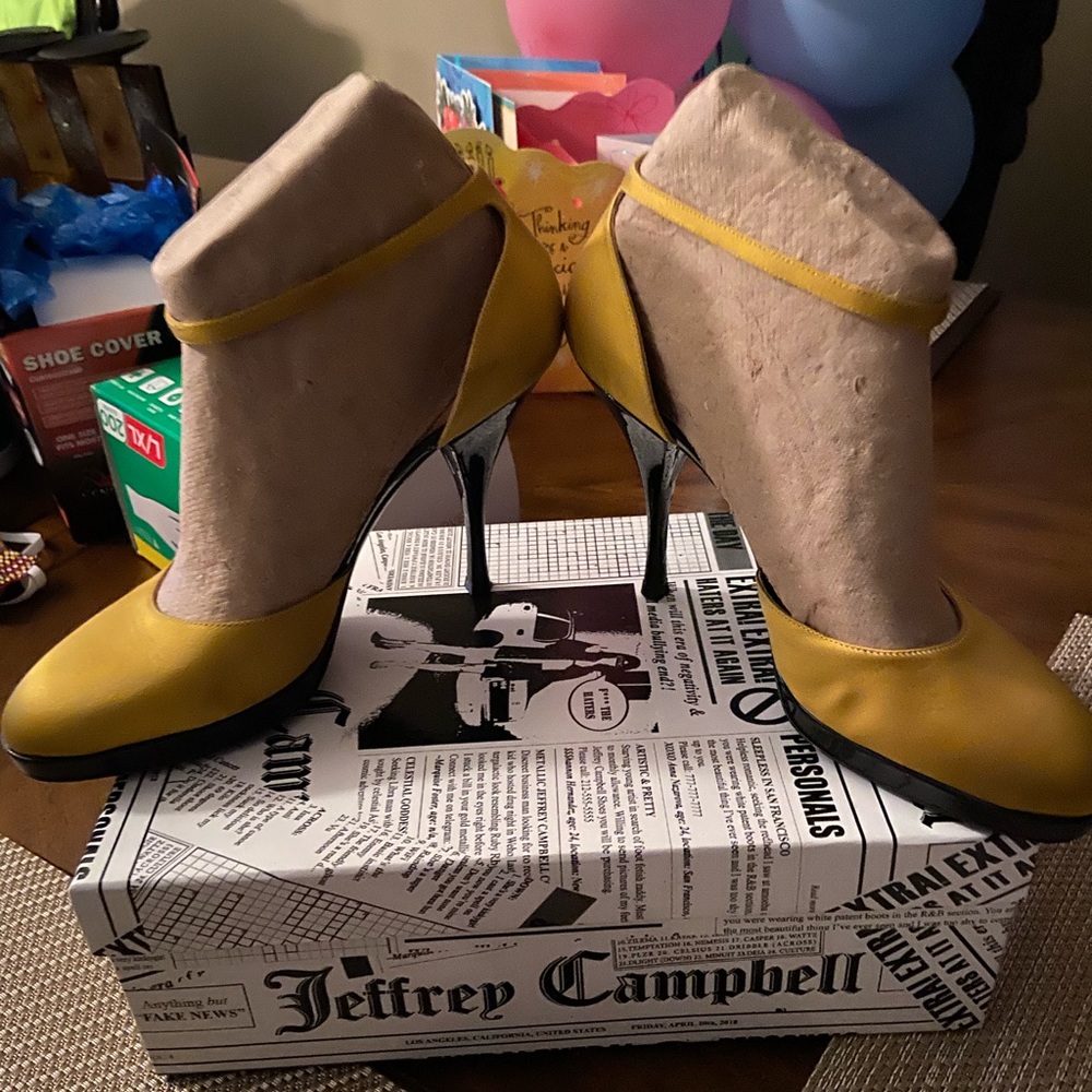 Mustard satin YSL heels. - Picture 4 of 6